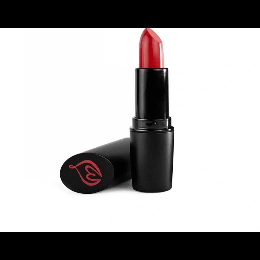 Fully Fire matte lipstick in color here to slay 💄💄💄